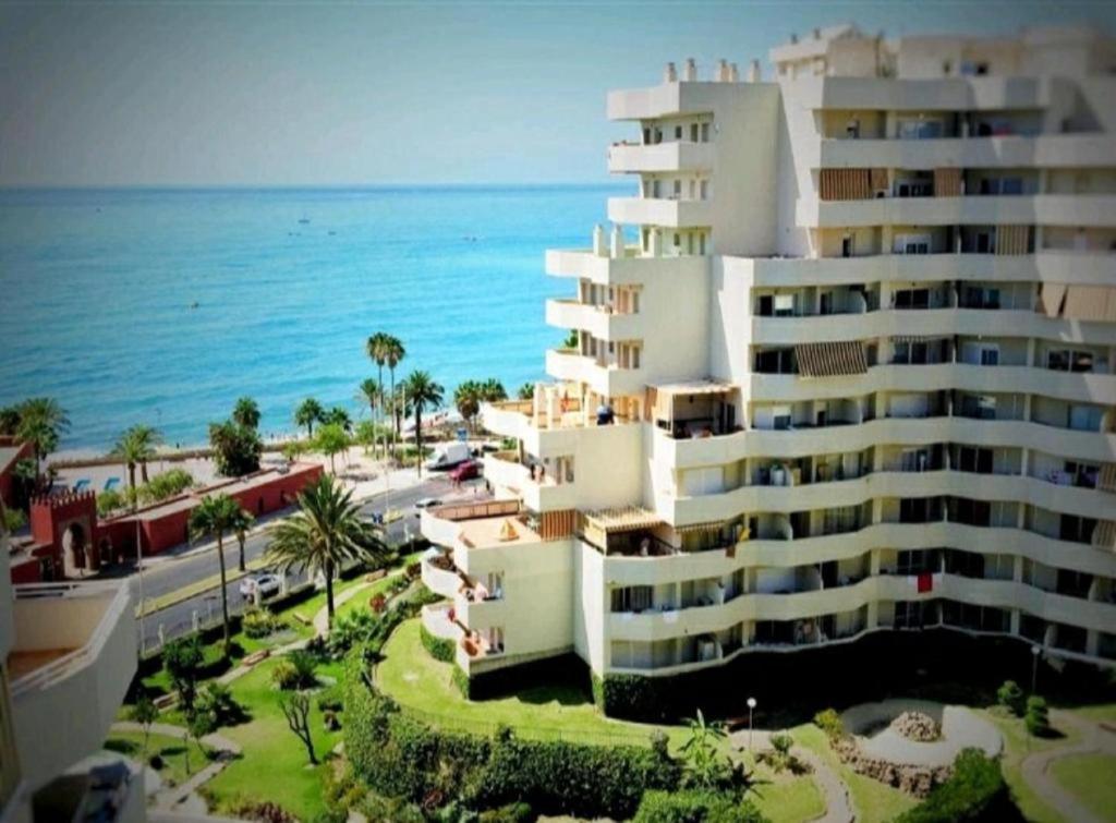 Appartment Totally Upgraded At Benal Beach Benalmadena Exterior photo